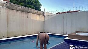 no one to fuck so i grabbed my sex machine and shoved the whole cock in my little pussy