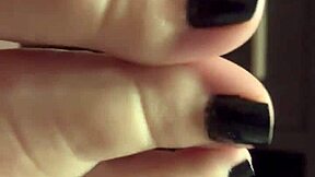 Cute feet fetish babe spreads toes for solo footjob exibicion