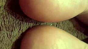 Cute feet fetish babe spreads toes for solo footjob exibicion
