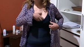 omg beautiful sister-in-law flashes her big pussy while i jerk off she luvs showing off...
