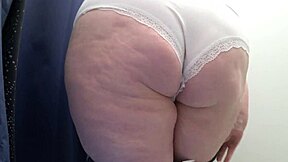 Big Ass Milf Tries Tight Leggings