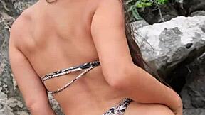 😍 babe in sexy bikini flashes her perky beach boobs outdoors!