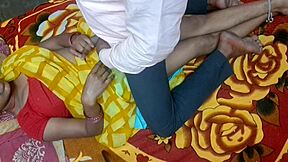 Whoa, hot Indian swinger wife in yellow saree gets jammed hard by jiju after she sleeps!