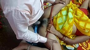 Whoa, hot Indian swinger wife in yellow saree gets jammed hard by jiju after she sleeps!