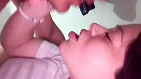 Mi novia curvy no me deja ver la peli... dice dame leche a chorros en mi culo gordo y la domino en el garaje!