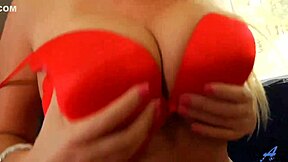 Karen plays with toys in kitchen naked 😈🍆