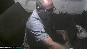 STRIPPER GERALDINE DEEPTHROATS COCK IN DEEJAY BOOTH