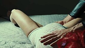 he ties me up and vibes my pussy til i squirt 💦🔥
