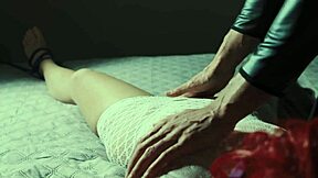 he ties me up and vibes my pussy til i squirt 💦🔥
