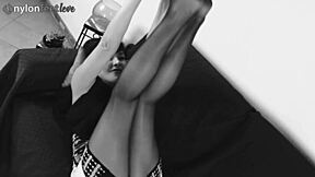 Beiniges Mädchen, willst du meine Nylon-Zehen sehen?