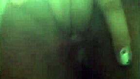 Strkám si tři prsty do úzké kundy na rychlý výstřik 😍