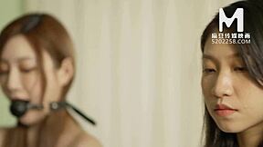 Daddy Voyeur Trailer Nonton Shen Na Na dan Lan Xiang Ting di 4some Klub. Aksi Grup Asia Terjadi di Malam Hari!