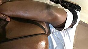 مش مصدق كم أشتهي السلوتة بالحجاب تشرب قذفي كل مرة! نعيم خالص أشوف صدرها وطيزها الكبير.