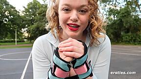 Sarah, VISA OSS hur du leker med den dildon för vild onani!