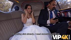 Vip4k Mlada dozvoljava mužu da gleda njenu akciju u dupetu u limuzini