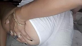 सी थ्रू शॉर्ट ड्रेस युवती चूत को रिवील करती है ओरल और असफकिंग के लिए