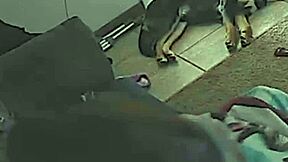 زوجة مثيرة تركب زبي الصلب في فيديو مخفي.