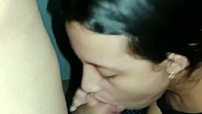 Saudara tiri aku sorang-sorang dalam bilik, aku masuk kongkek sampai pancut dalam