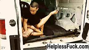 ヘイ、今日道路でこの美しいヒッチハイキングチックを拾った