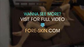 Гей-твинки лижут необрезанные члены в горячем реалити.