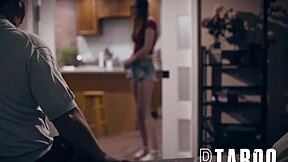 المراهقة الحامل مايا كيندريك تتوسل أب صديقها المتسخ للمساعدة في خطوة يائسة