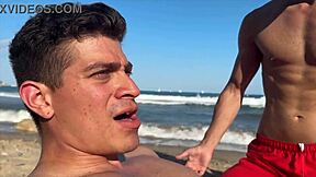 Første minutter av havfruefantasier ved bassenget