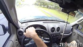 Плаћам тинејџерки 18+ Луси Тајлер за њен вешти блоуџоб.