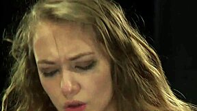 Брюнетка-стажерка жестко порота в бондаже