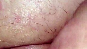 मेरे अंकल और मैंने उसकी गर्लफ्रेंड को फिंगर किया, वाइल्ड सेशन में उसकी सिसकारियाँ गूंजती रहीं