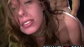 Dlaczego Hannah Heartly jest związana na perwersyjne upokorzenie?