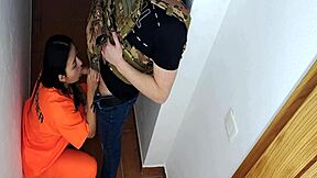 Fange beder, vil de gøre alt ved hende bare for nogle kager?