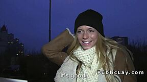 Sarışın Hızlı Halka Açık Seks İçin Para Alıyor!