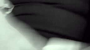 Olivijina solo analna masturbacija donosi intenzivan orgazam