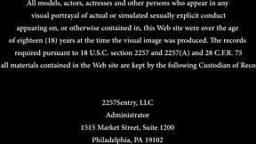 90파운드 노예 루나 러블리가 자지 숭배해