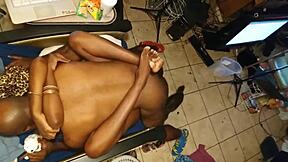 Pepek MILF Berbulu Ditebuk oleh Kote Hitam Besar.