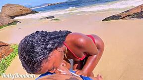 一人で無人ビーチに行ったら見知らぬ男に撮られて、昼間にフェラして精液飲む羽目に