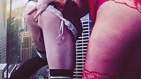 Die slet in rode kousen krijgt grote kont geneukt