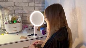 सौतेला बेटा अपनी नई सौतेली माँ के बिना खोया हुआ महसूस करता है