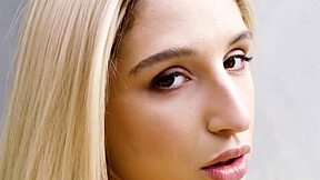 Abella Danger strga oblačila!