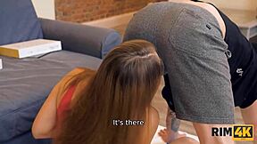 Hey, O Kızıl Saçlı Kızın Traşlı Amcığı Vahşi Kıç Yalama Sonrası Tüm Dikkati Çekiyor. Adamım, Rus Cazibesi ve Tüysüz Görünümü Bu Rimjob Sahnesinde Farklı Vuruyor.