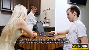 Horny tip rasteže slatku pastorčad iza pomajke