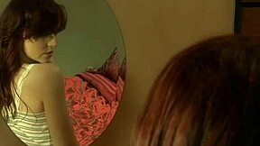 anna belle lee doigte sa chatte rasée jusqu'à l'orgasme avant de dormir