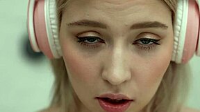 Bebelușul de 18 ani ia 7 contra 1 în acțiune intensă de gangbang anal interrasial.