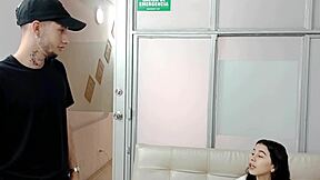 Откри моите видеа, сега смуче неговия кур