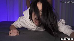 Adolescente 18 ans Matty ravagée en levrette brutale avec squirting extrême