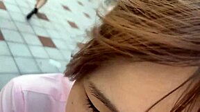 日本のティーンスラットが生ハメとフェラを楽しむ