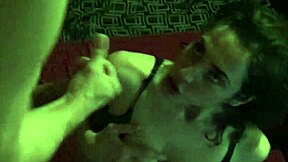 हाँ, कृपया, अभी मेरी गांड को क्लोज-अप एनल एक्शन में फक करो