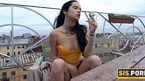 Uhvatio sam svoju posestrinu kako puši i ona je obožavala moj kurac