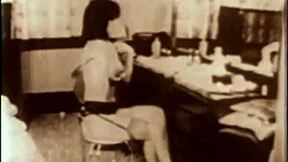 דארק לנטרן אנטרטיינמנט מציגה אמהות וינטג' מחיי הסודיים