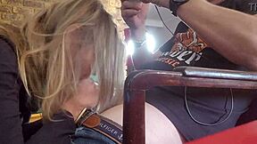 Moja nevlastná mama odborne cucne môj chuj kým hrám na Xboxe, skutočný tabu stretnutie